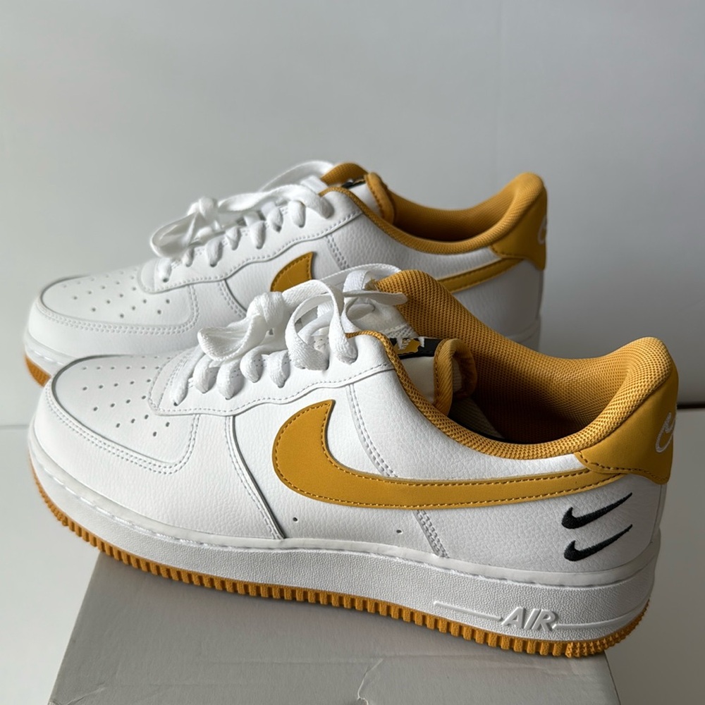 *NEW* Air Force 1 “Double Swoosh” Size 9